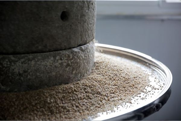 石磨石碾換成了機械化的電磨