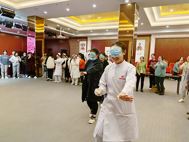 香蕉好吃難到嘴——運(yùn)城安國醫(yī)院女職工歡聲笑語過“三八”