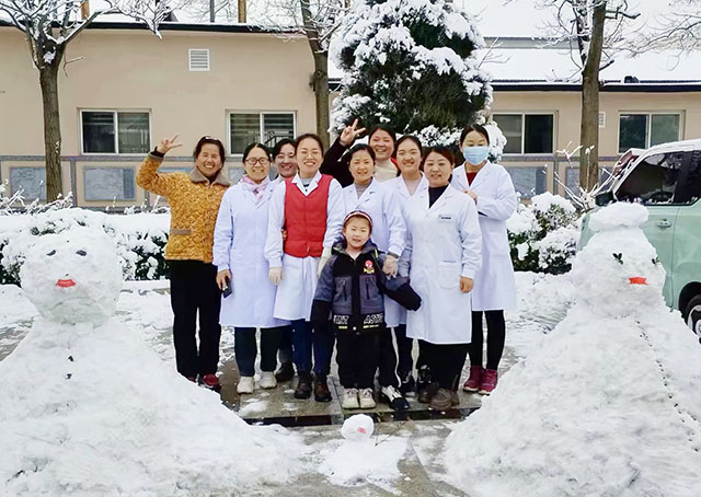 攝影：結(jié)核門診《和雪人合個影》